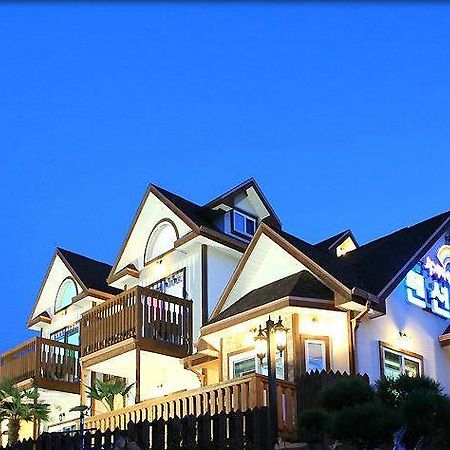 Rainbow Hill Pension Namhae Exterior photo