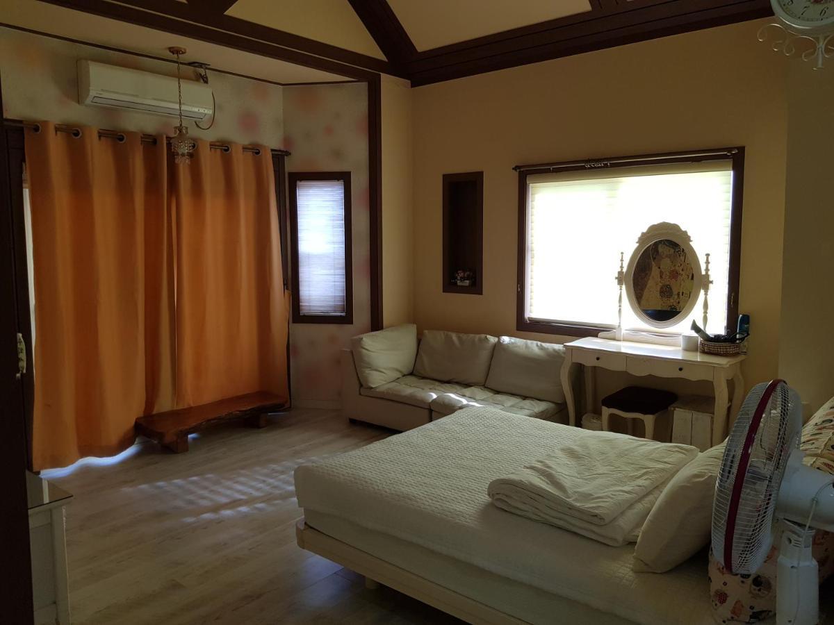 Rainbow Hill Pension Namhae Exterior photo