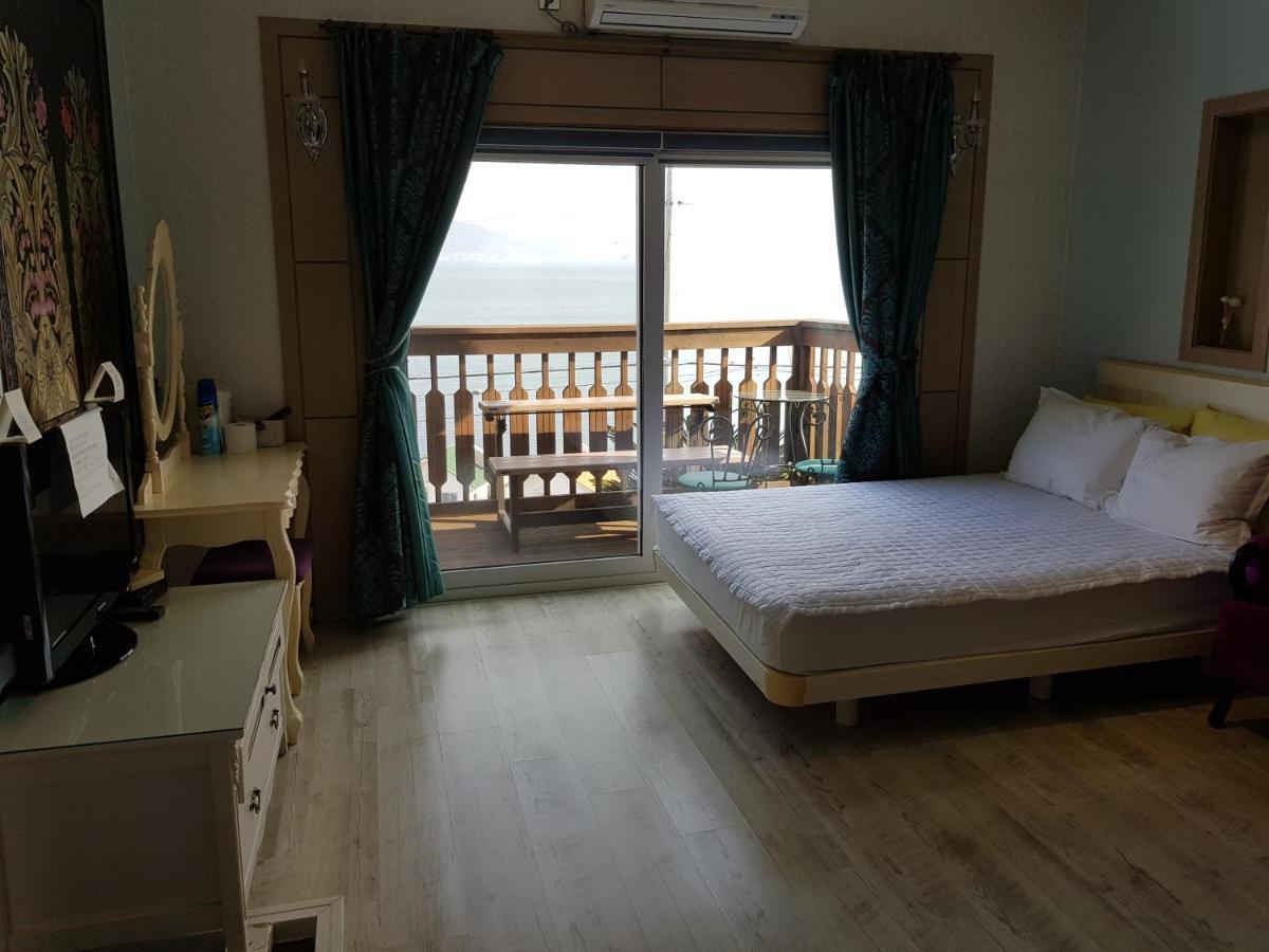 Rainbow Hill Pension Namhae Exterior photo