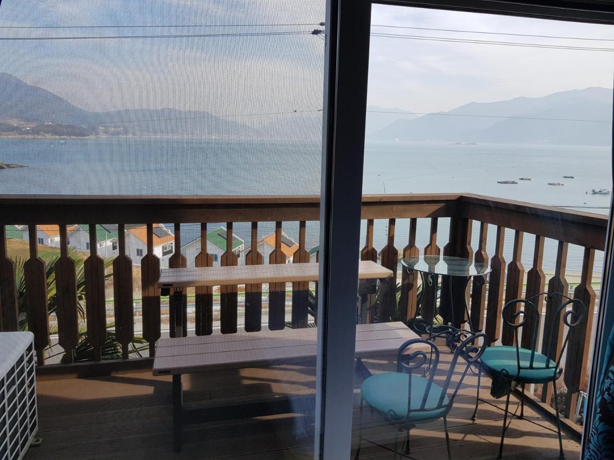 Rainbow Hill Pension Namhae Exterior photo