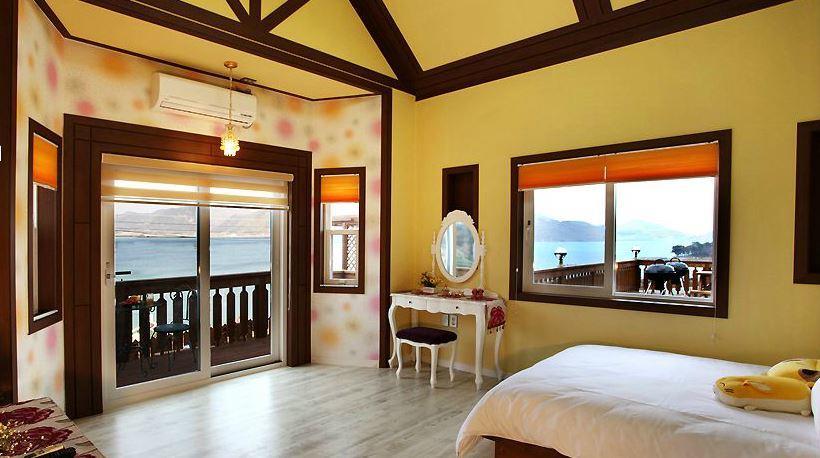 Rainbow Hill Pension Namhae Exterior photo