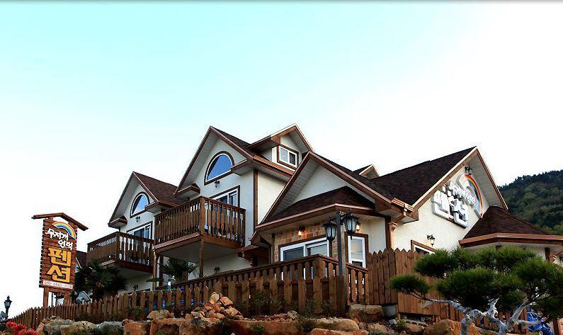 Rainbow Hill Pension Namhae Exterior photo